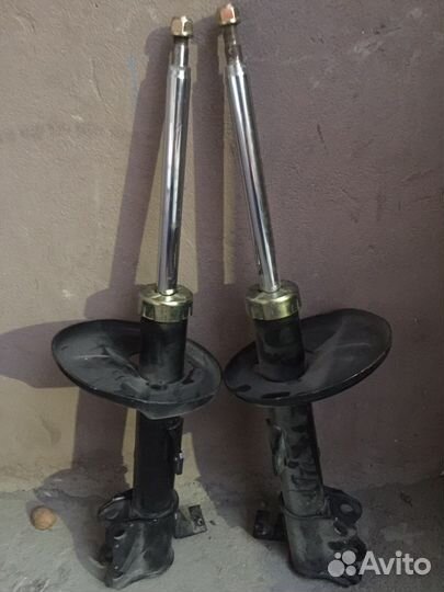 Задние стойки амортизатора