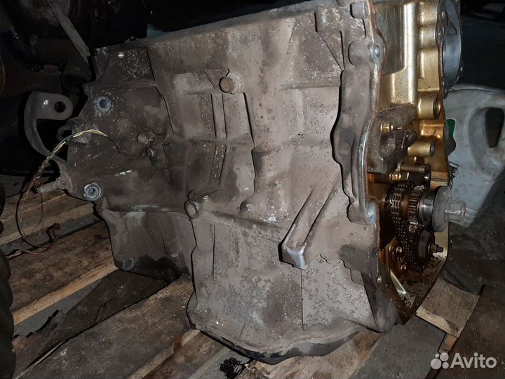 В разборе Двигатель HR16DE Nissan Note E11 1.6