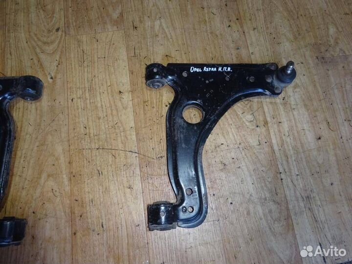 Рычаг передний правый Opel Astra H / Family 2004