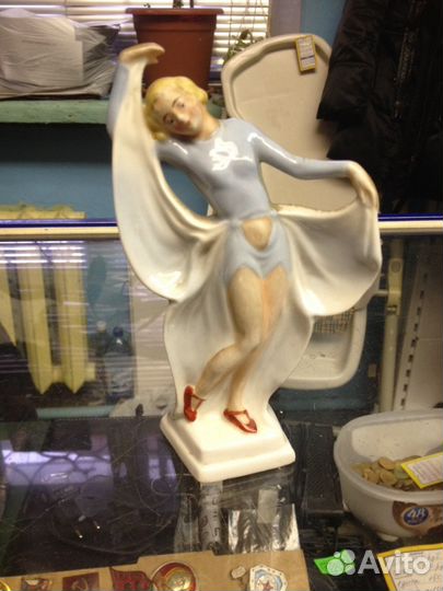 Фарфоровая статуэтка гдр 1940 годы
