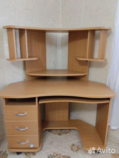 Компьютерный стол