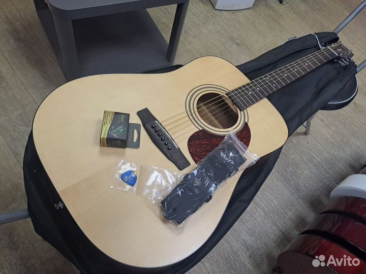 Гитара Cort Earth-60 с чехлом и аксессуарами