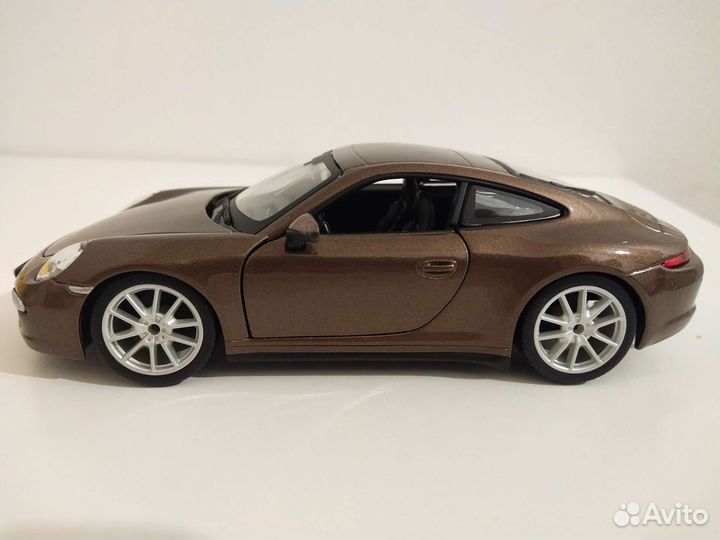 Модель 1:24, Bburago, Porsche 911 Carrera S, новая