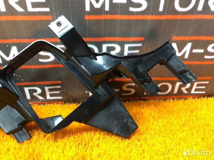 Кронштейн фары правый Bmw 7-Series E65 N62B48B