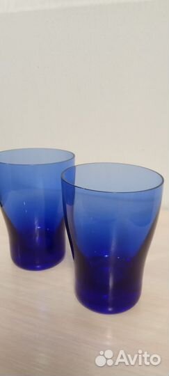 Стаканы из кобальтового синего стекла