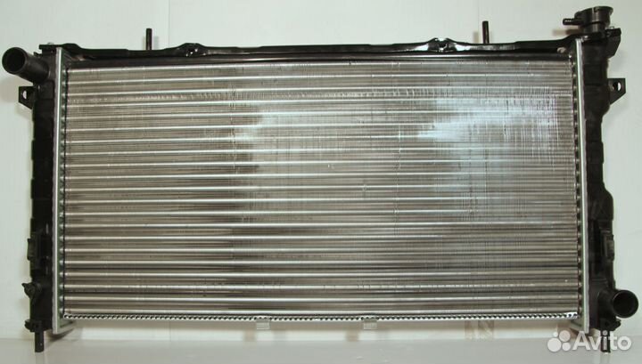 Радиатор охлаждения Додж Караван Американец. Новый