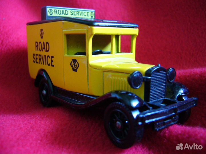 Желтая машинка Road service сделана в Англии