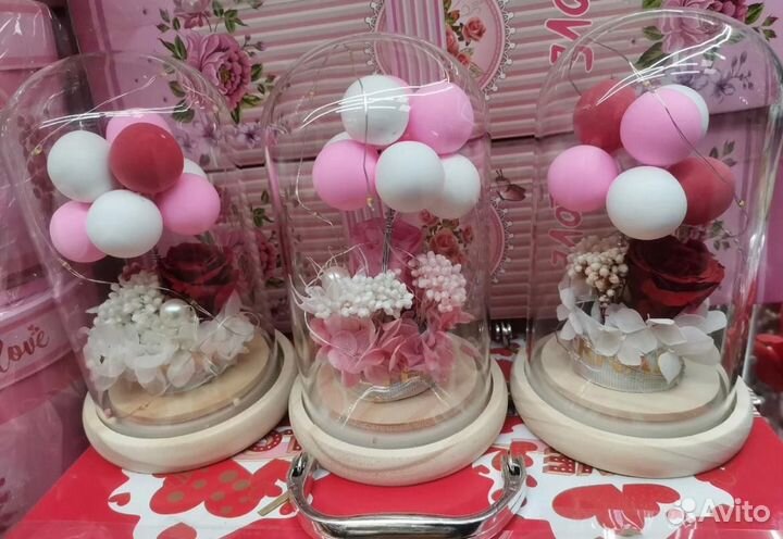 Вечная роза в колбе с шарами