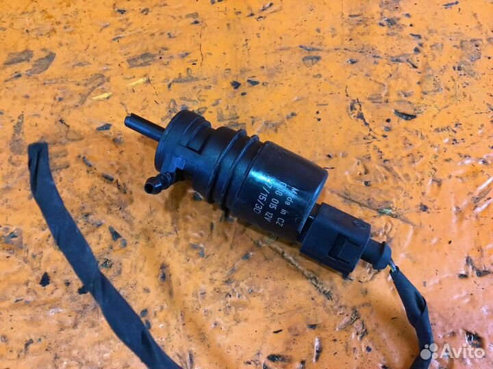 Насос (моторчик) омывателя стекла Mercedes 1997 C