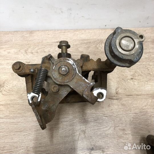 Суппорт задний Opel Astra j Gtc мех ручник