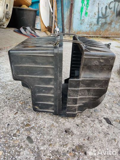 Корпус воздушного фильтра Митсубиси мираж кольт