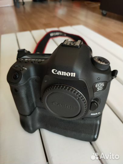 Canon EOS 5d mark III + батарейный блок BG-E11