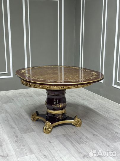 Кухонный стол и стулья