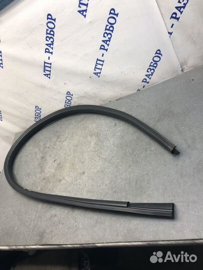 Прав уплотнитель крыши Logan 2