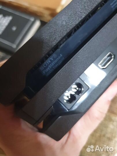 Sony playstation 4 pro 1tb (CUH-7208B)