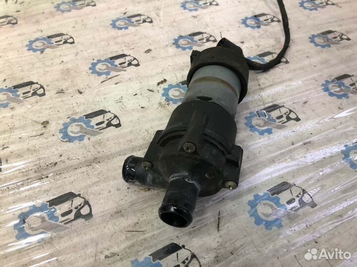 Насос водяной Mercedes C-Class W203 611.699 2001