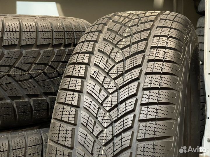 Goodyear UltraGrip Ice SUV Gen-1 235/60 R17 106T