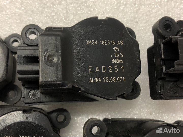 Моторчик заслонки отопителя Ford Focus 2