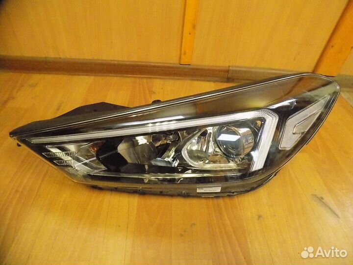 Фара левая Hyundai Tucson