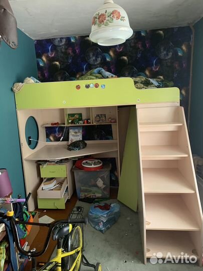 Детская кровать чердак со столом и шкафом бу