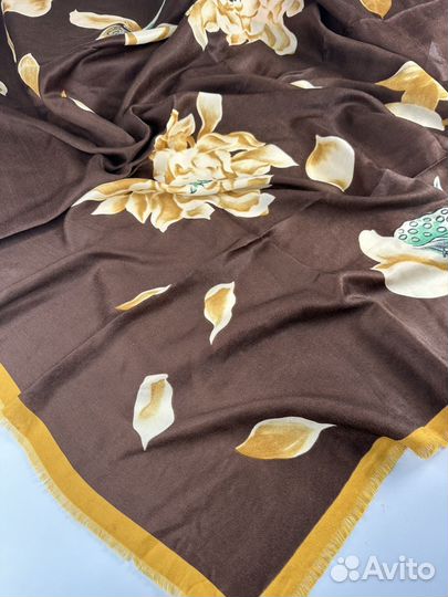 Шерстяной платок Valentino 100/100