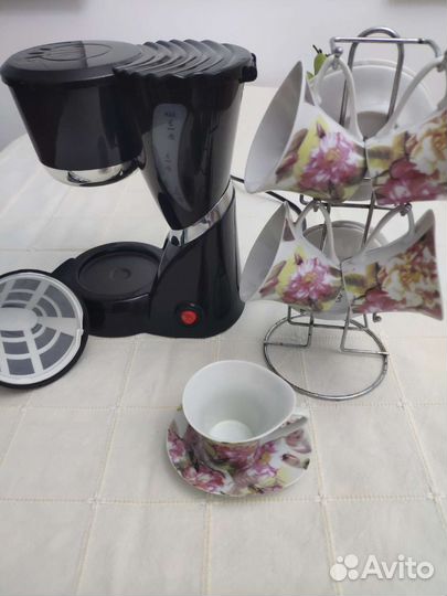 Кофеварка+кофейные чашки