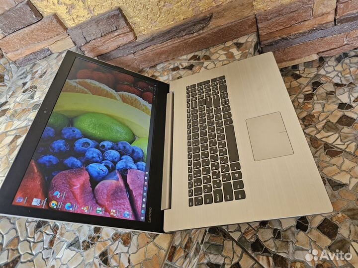 Огромный Lenovo/17.3