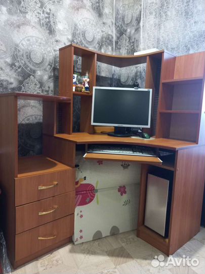 Компьютерный стол