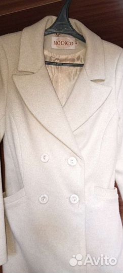 Пальто бежевое женское 42 бу