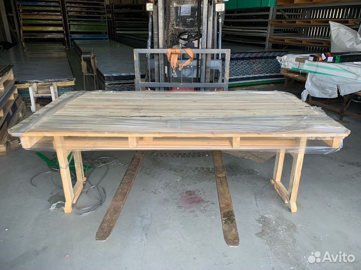 Стол из дерева
