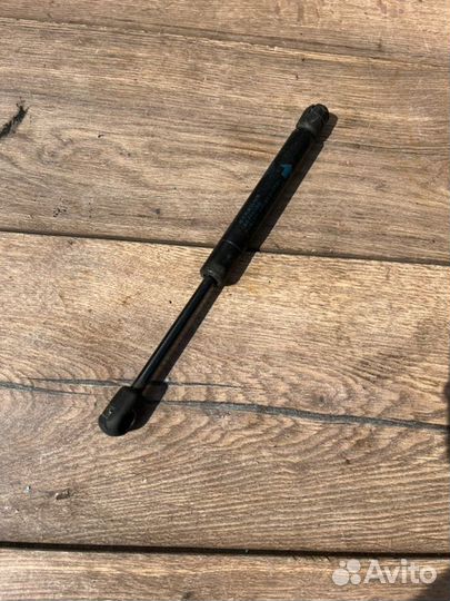 Амортизатор капота Nissan Qashqai J10 2.0 2010