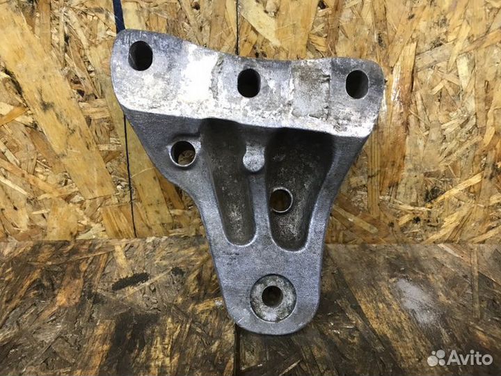 Кронштейн подушки двс Volkswagen Polo седан 1.6