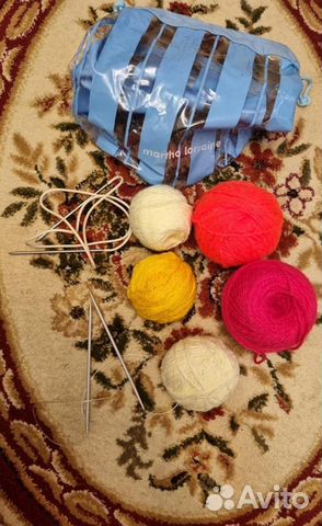 Нитки и спицы-набор для вязания