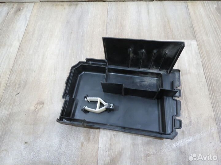 Крышка блока предохранителей Volkswagen Polo