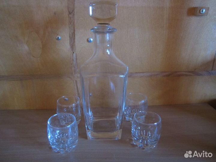 Штофы(графины) и рюмки(стопки)