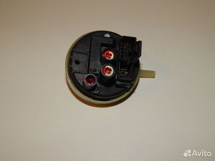 Датчик уровня воды ст.машины Indesit C00263271
