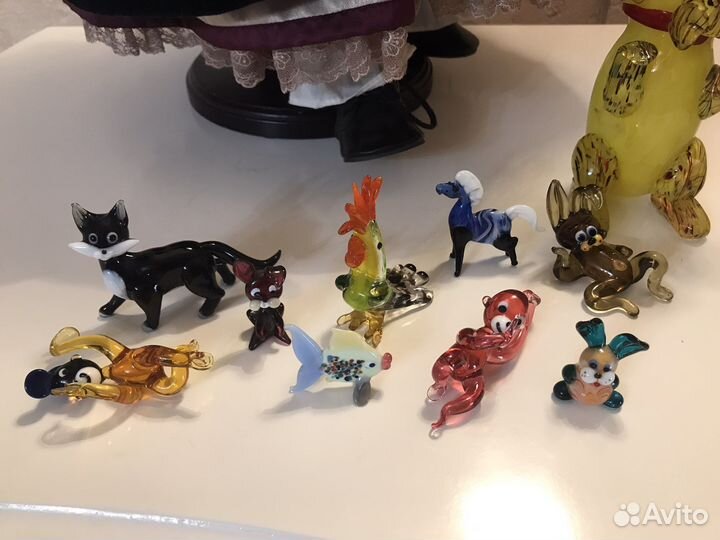 Фигурки из цветного стекла