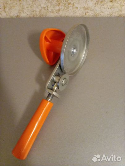 Закаточная машинка - ключ для закатки банок