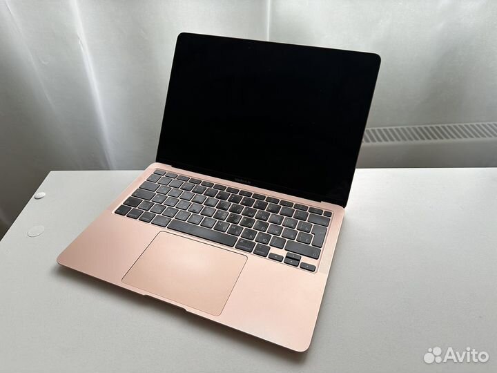 Macbook Air 13 2020 (256gb,i3,8gb)