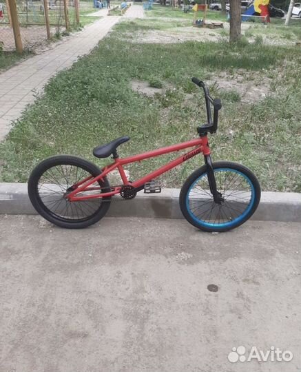 Трюковой велосипед BMX
