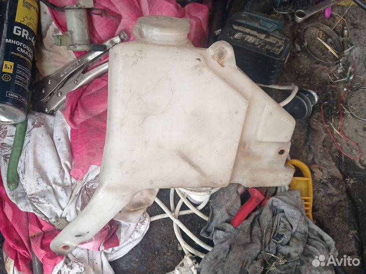 Бачок омывателя Ниссан Серена с23