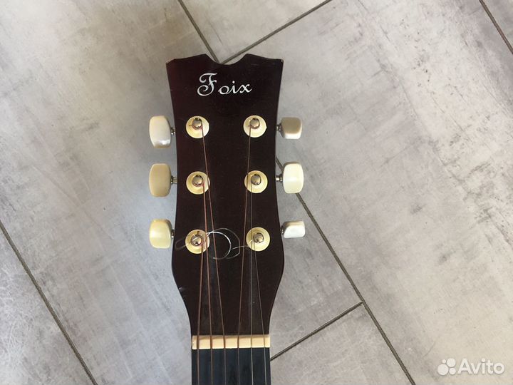 Акустическая гитара