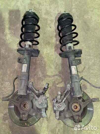 Амортизатор, кулак передний Ford Fiesta 2009