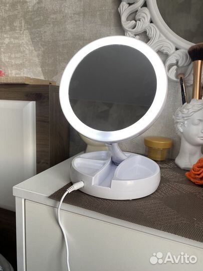 Зеркало для макияжа с подсветкой