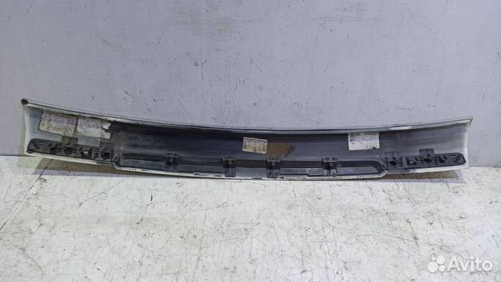 Накладка двери багажника