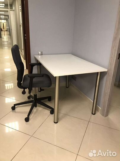 Офисные столы белые на регулируемых ножках