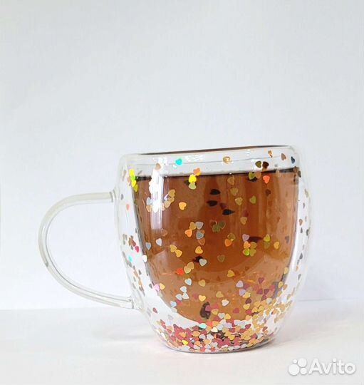 Кружка с двойными стенками и блестками
