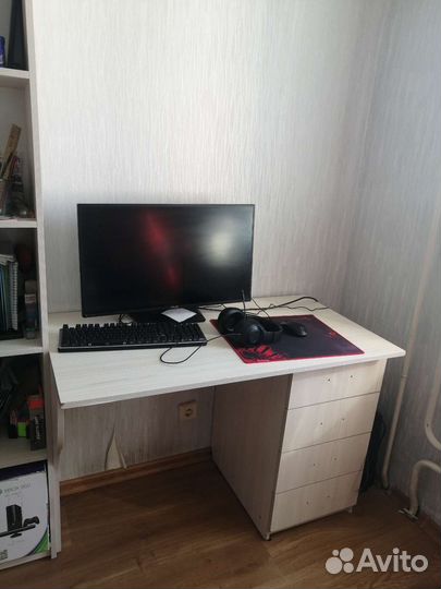 Письменный стол/Мебель для школьника. Торг