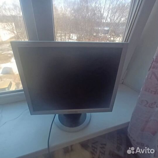 Монитор Samsung