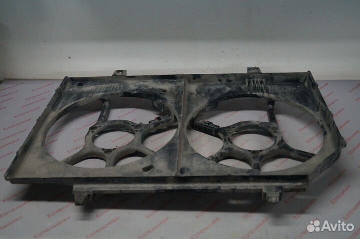 Nissan 21483-8H303 Диффузор вентиляторов